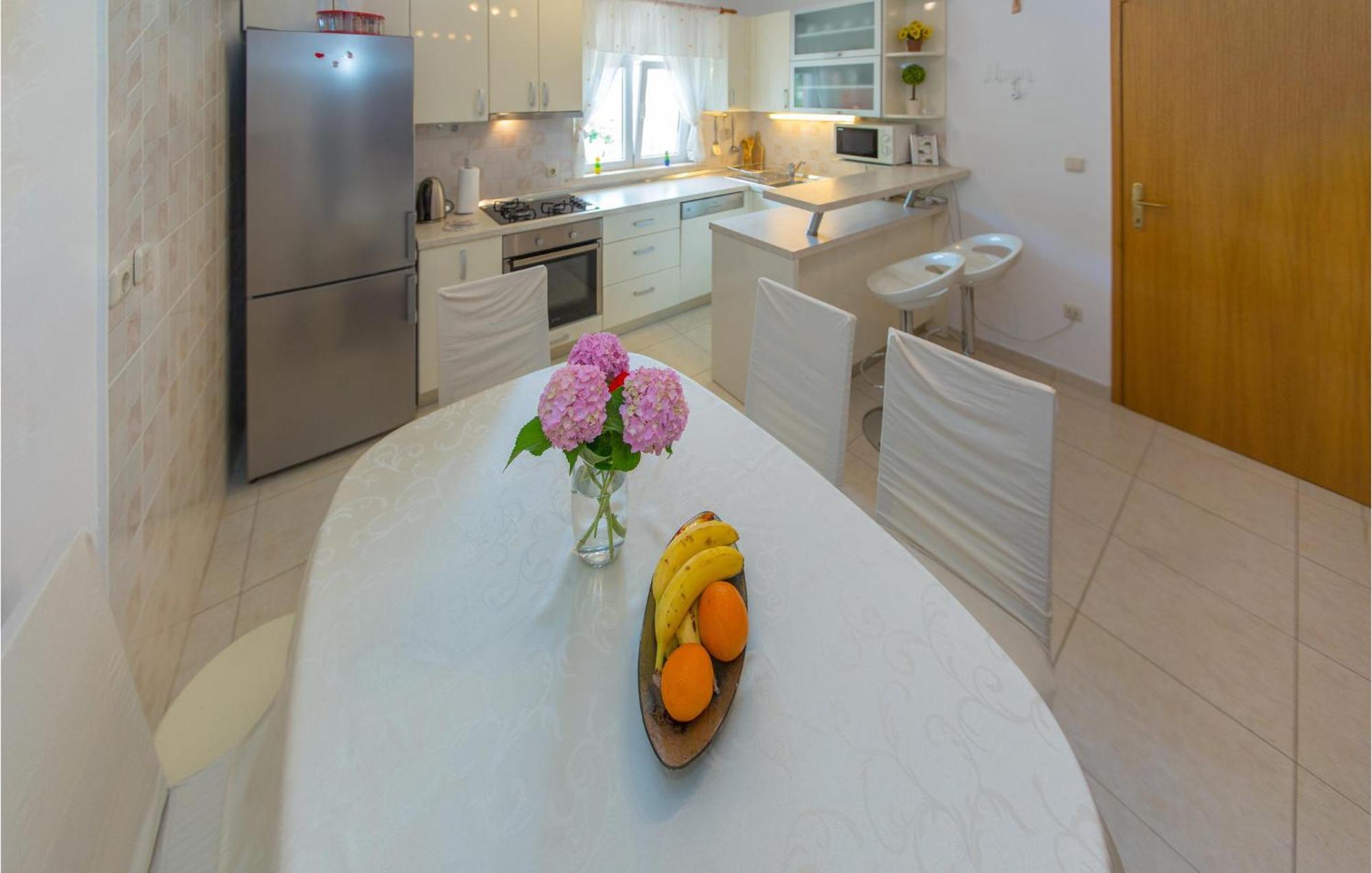 3 Bedroom Lovely Home In Plat Mlini Kültér fotó