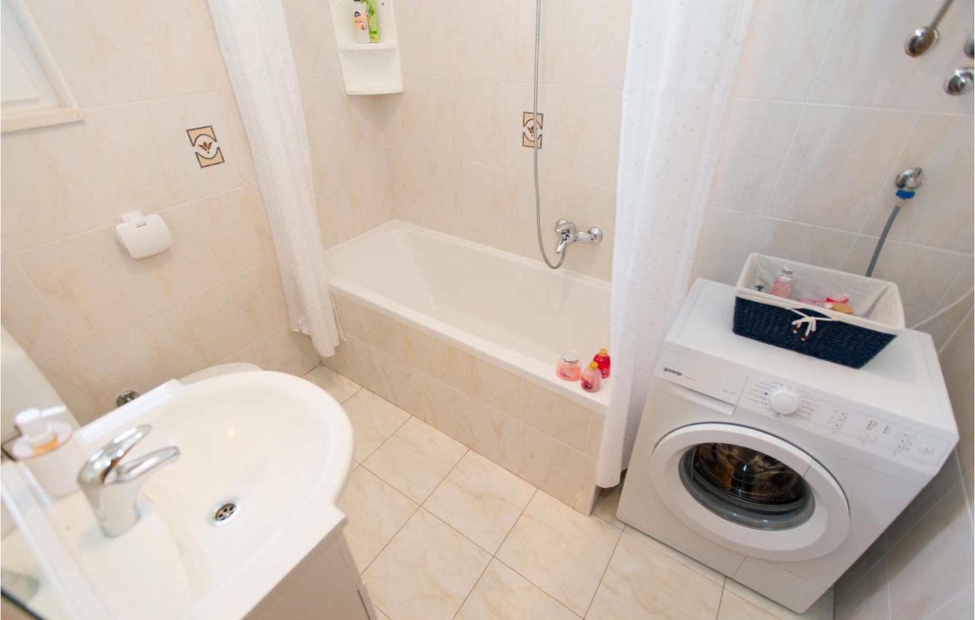 3 Bedroom Lovely Home In Plat Mlini Kültér fotó