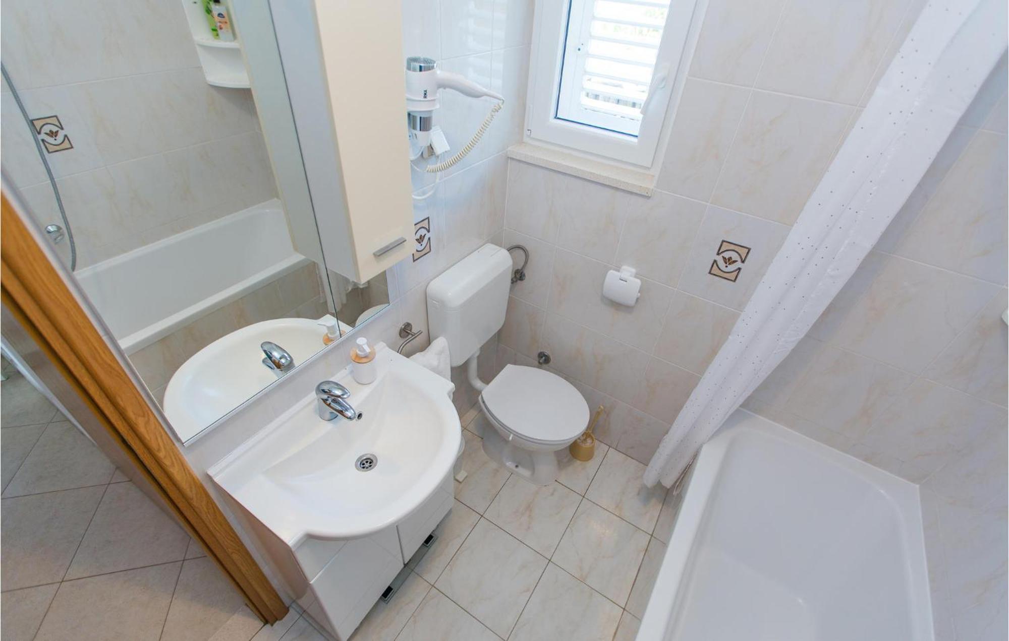 3 Bedroom Lovely Home In Plat Mlini Kültér fotó