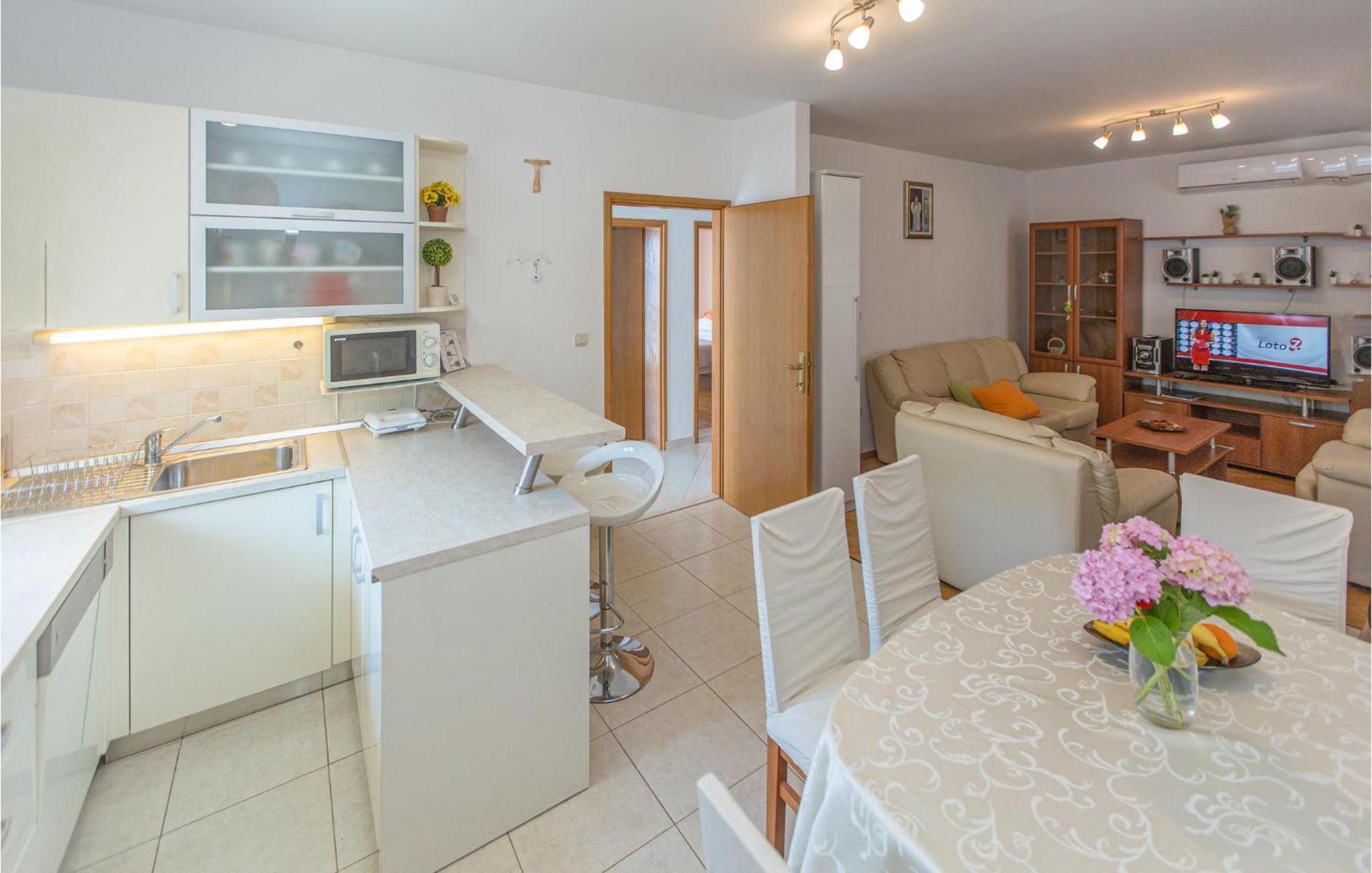 3 Bedroom Lovely Home In Plat Mlini Kültér fotó